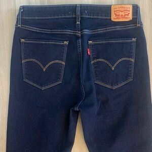 Levi's Women’s 725 High Rise Boot Cut Dark Wash W30 size 10 Like New.